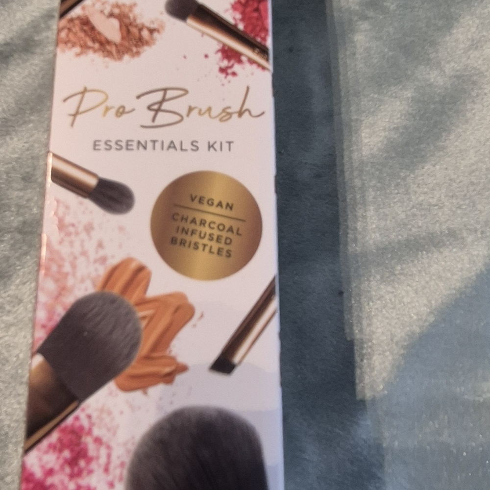 Pro Brush Essentials Kit - Gray & Gold Makeup Brush Set